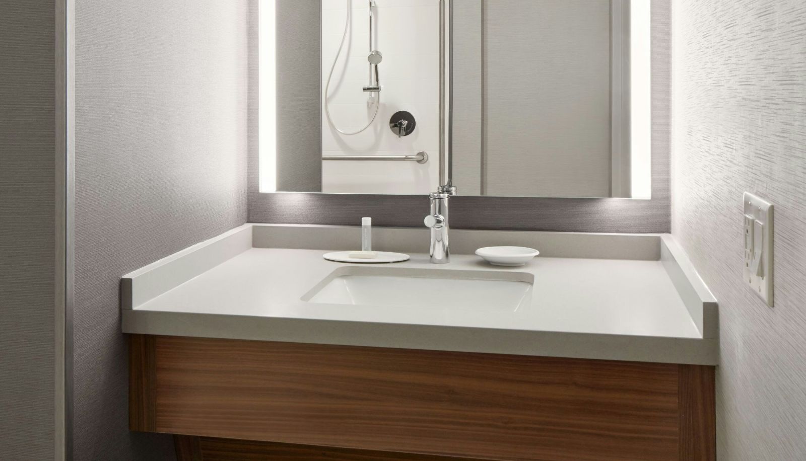 Room - Courtyard by Marriott Hamilton