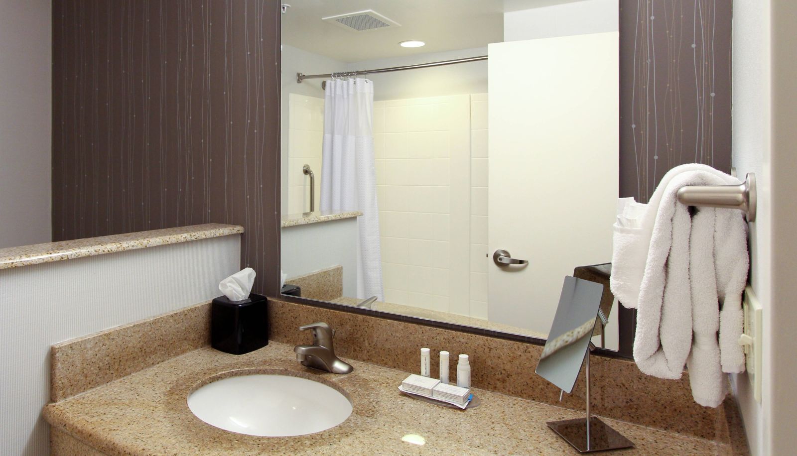 Zimmer - Courtyard by Marriott Salina