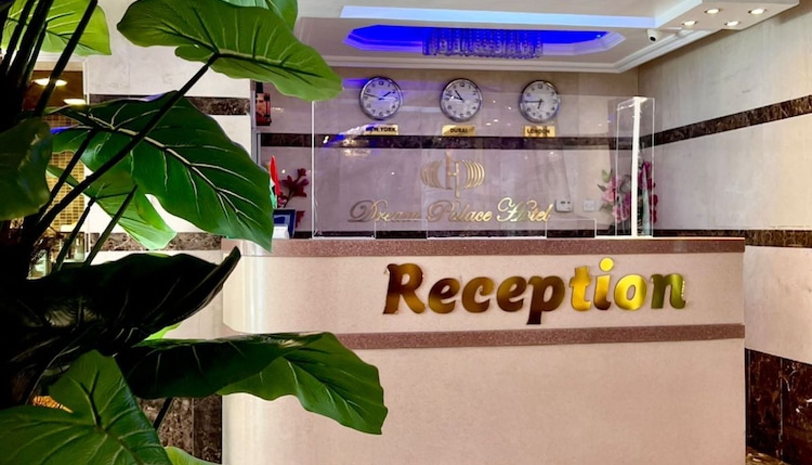 Reception - OYO Dream Palace Hotel