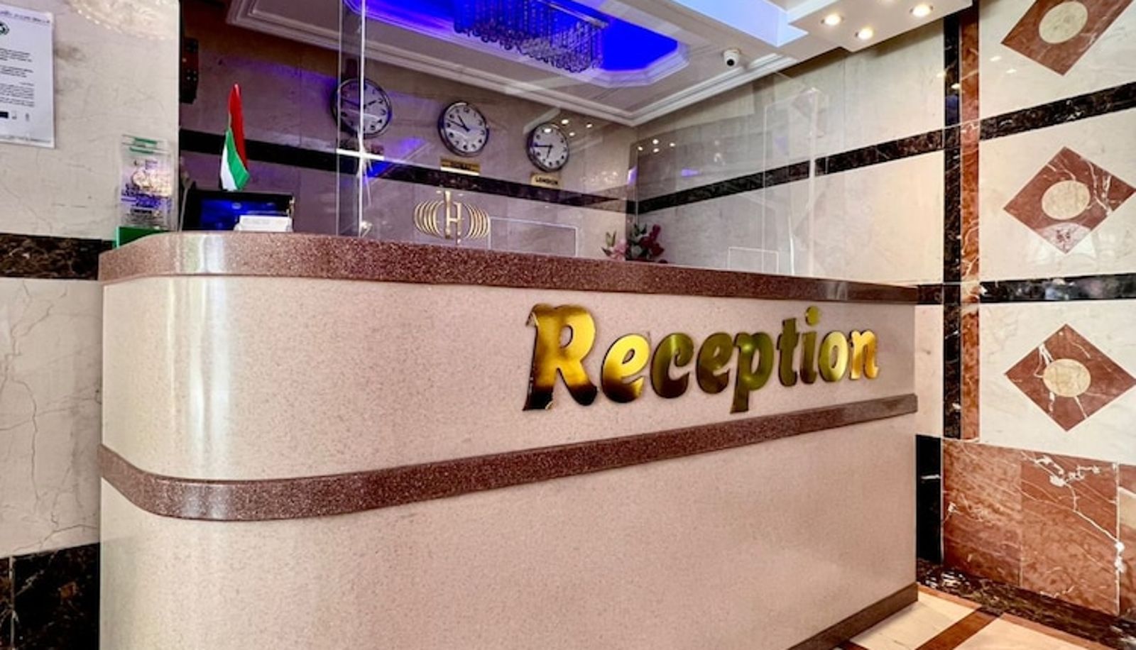 Reception - OYO Dream Palace Hotel