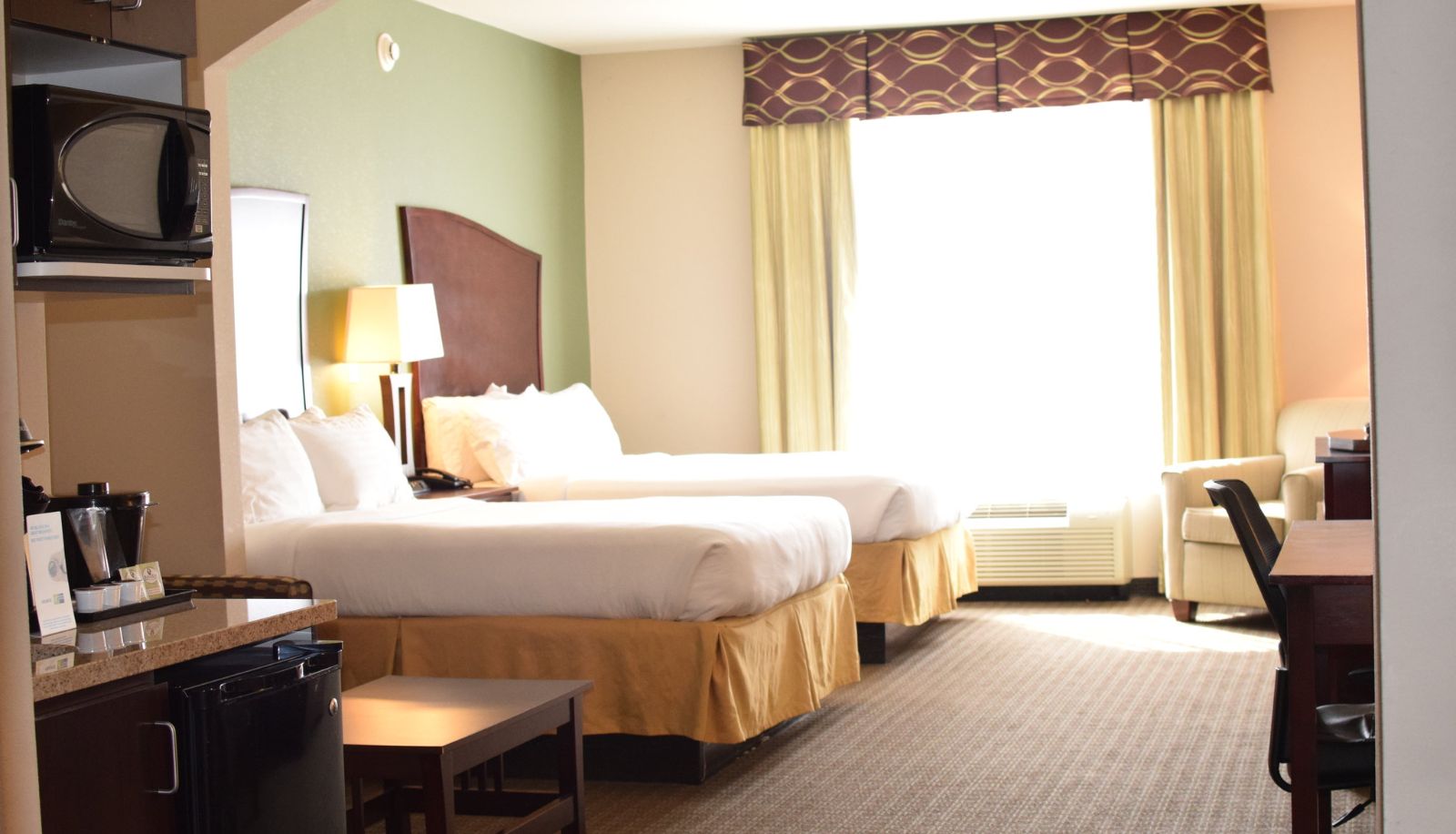 Room - Holiday Inn Express & Suites PRATT by IHG