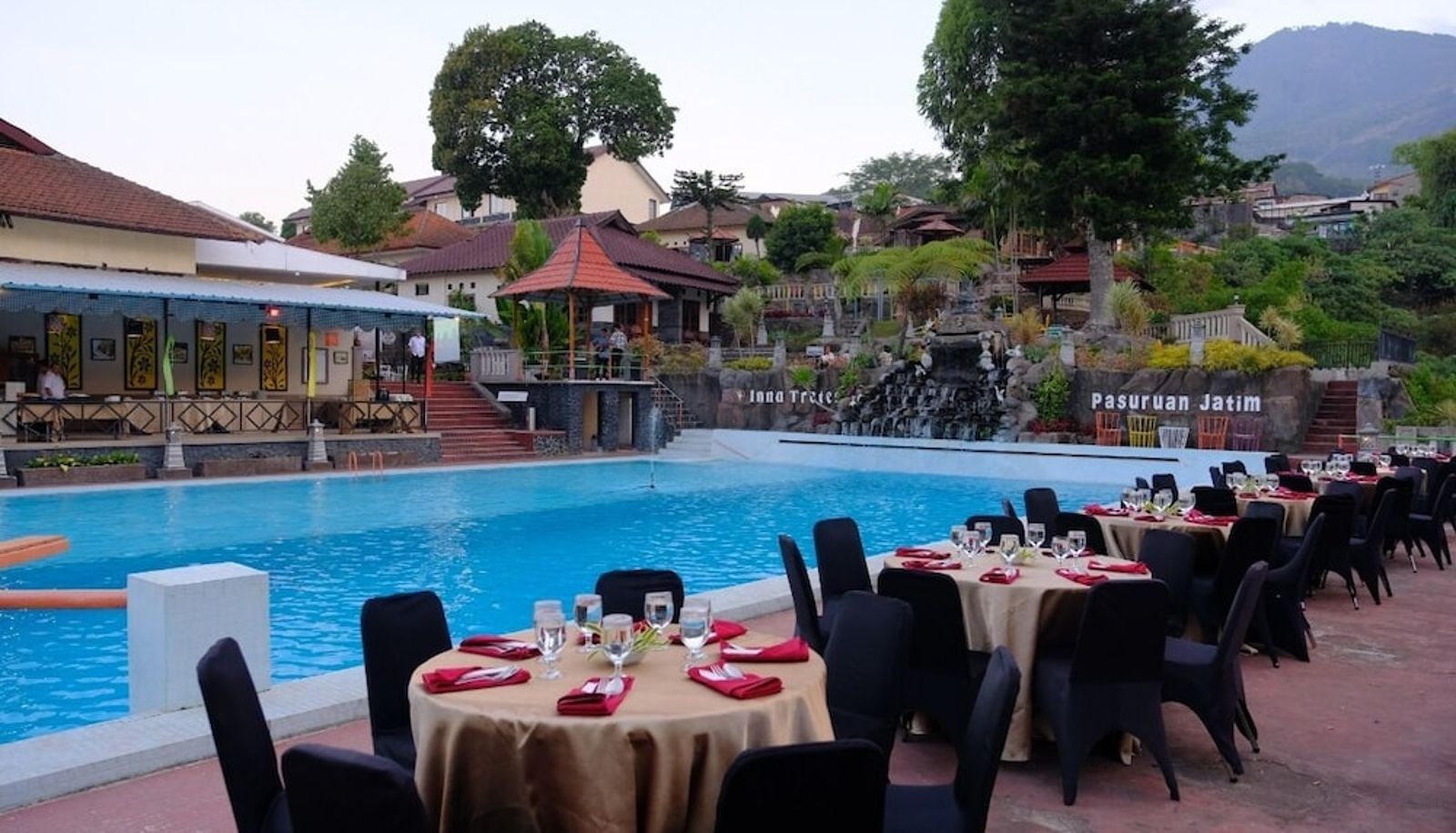 Piscina - Inna Tretes