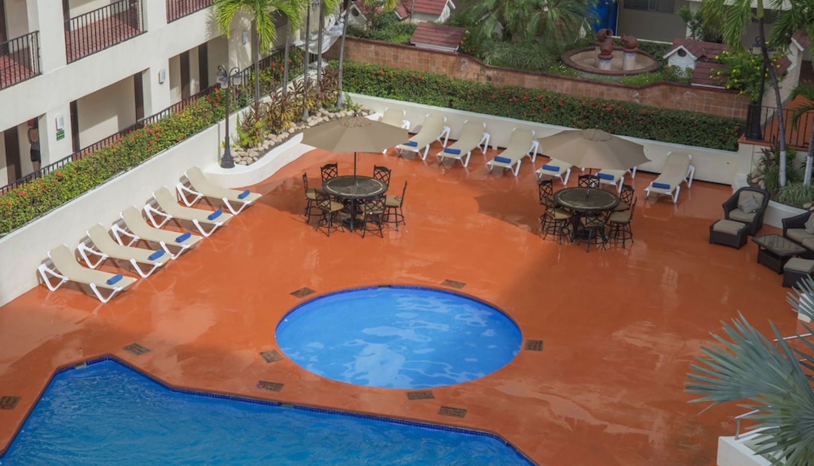 Piscina - Delfin Beachfront Resort – Downtown Puerto Vallarta Optional All-Inclusive