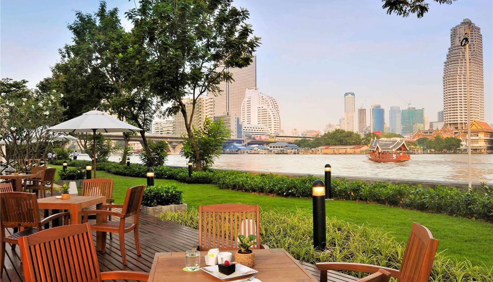 Restaurant - ibis Bangkok Riverside