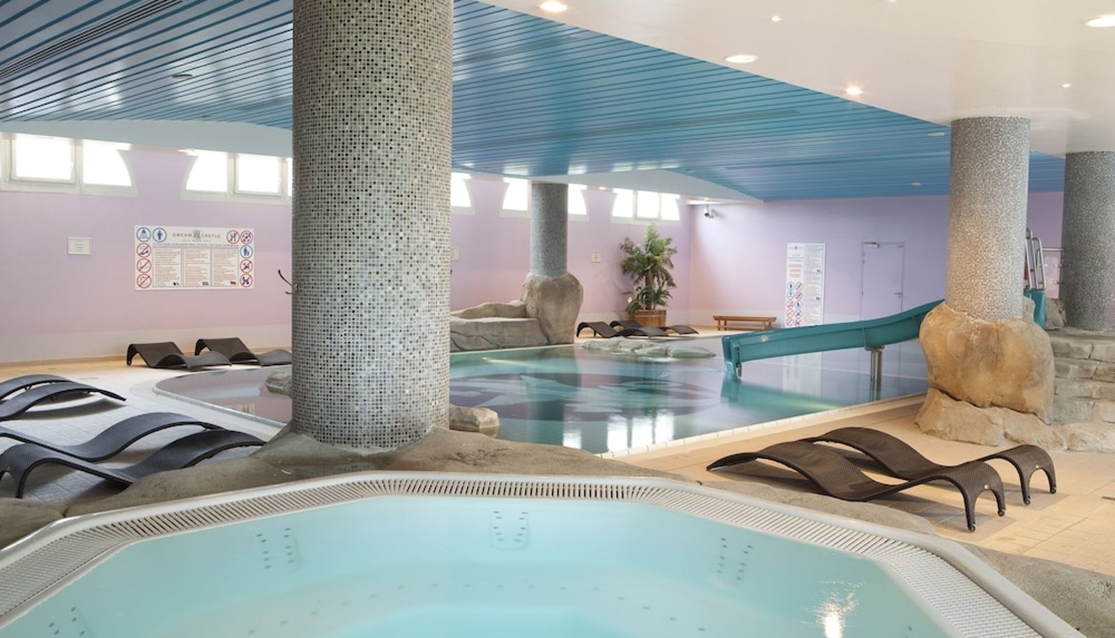 Pool - Dream Castle Hotel