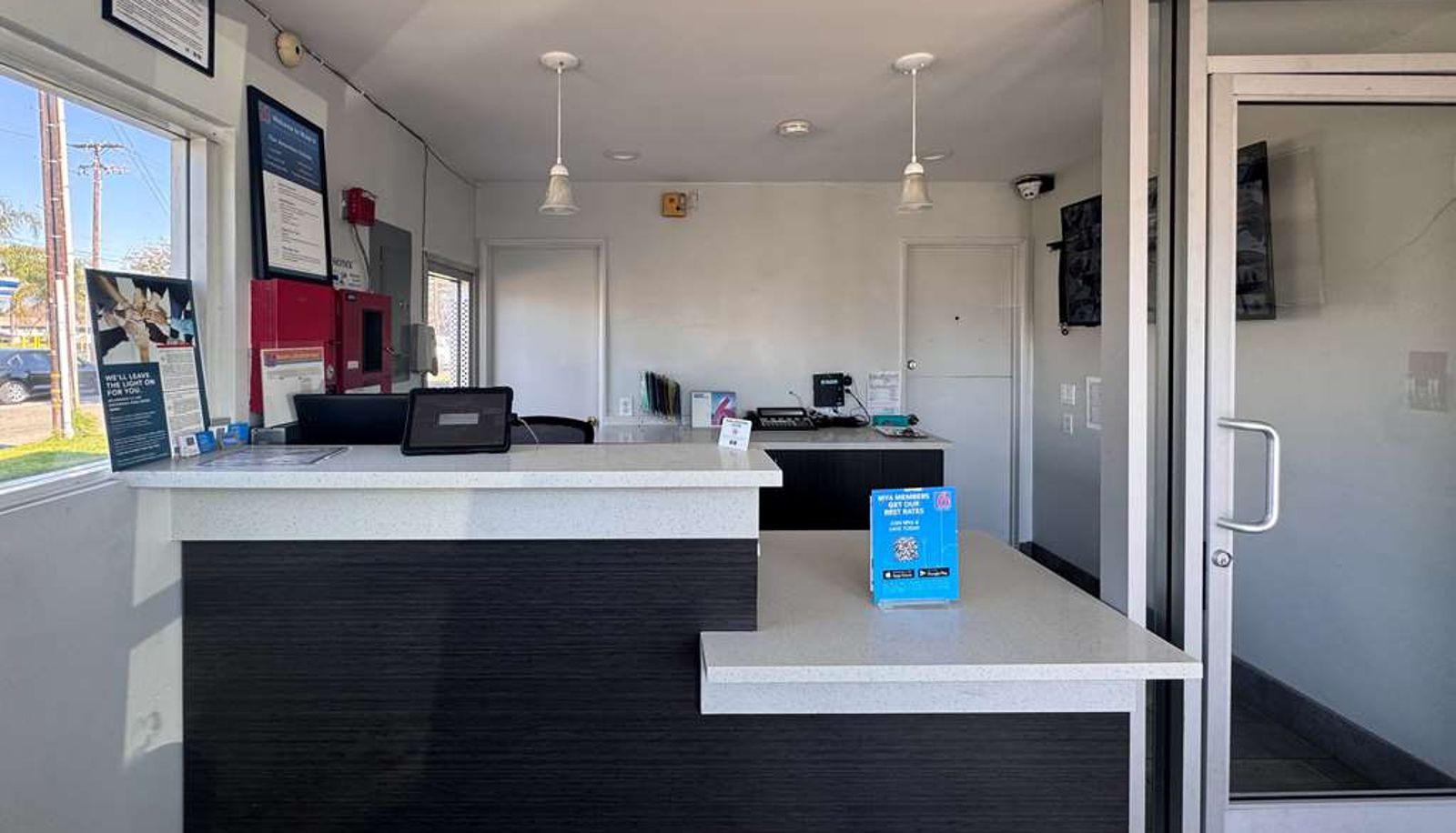 Hal - MOTEL 6 ONTARIO AIRPORT