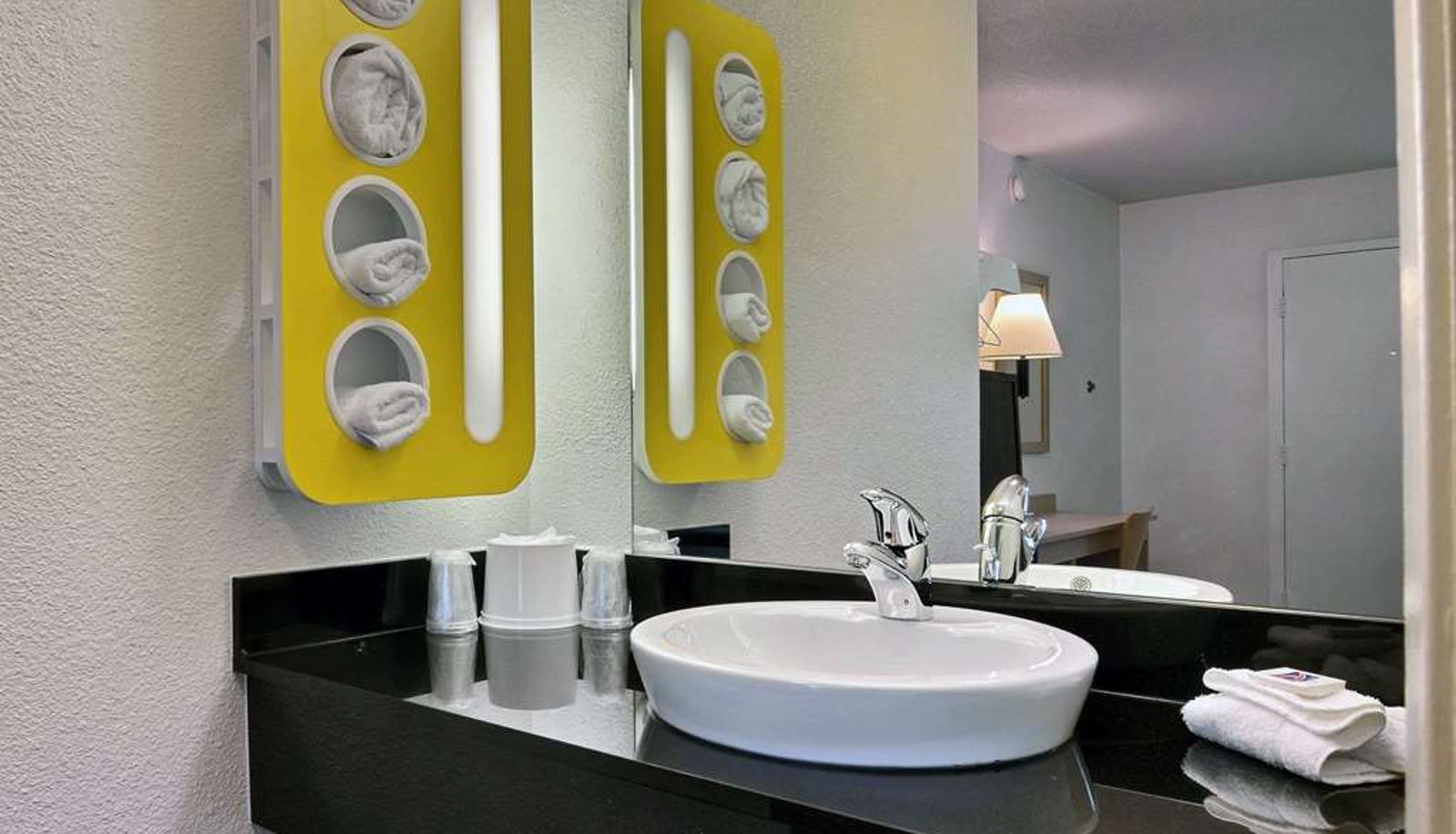 Room - MOTEL 6 BISMARCK