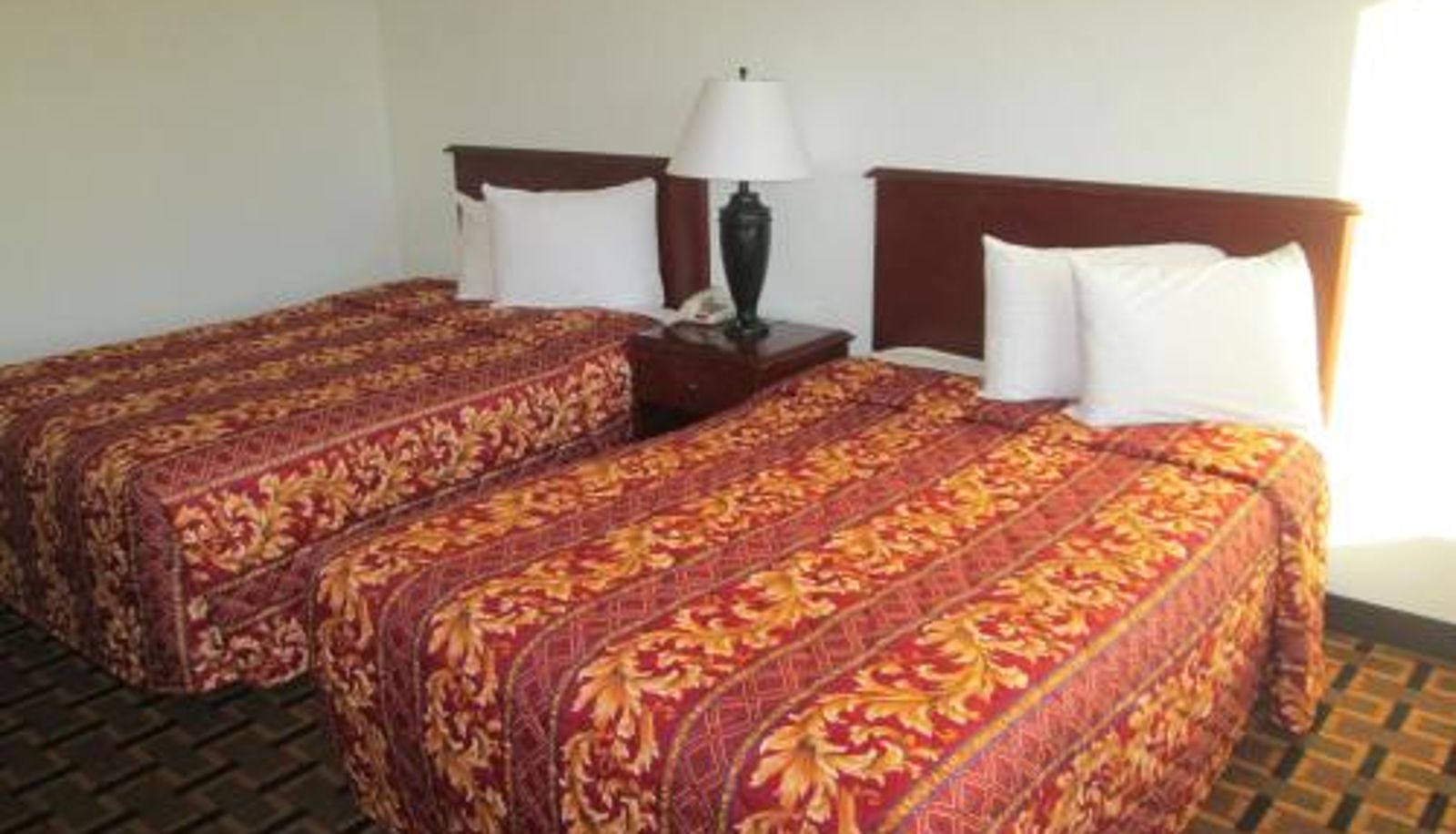 Zimmer - Budget Inn