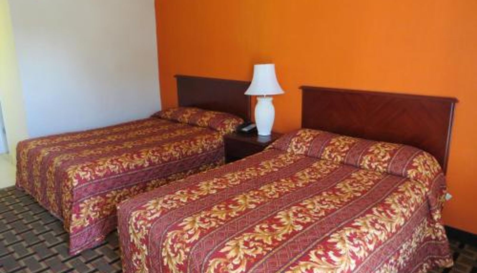 Zimmer - Budget Inn