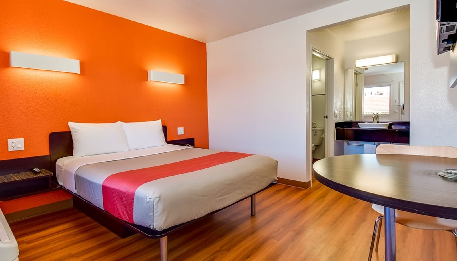 Zimmer - MOTEL 6 RIVERSIDE SOUTH