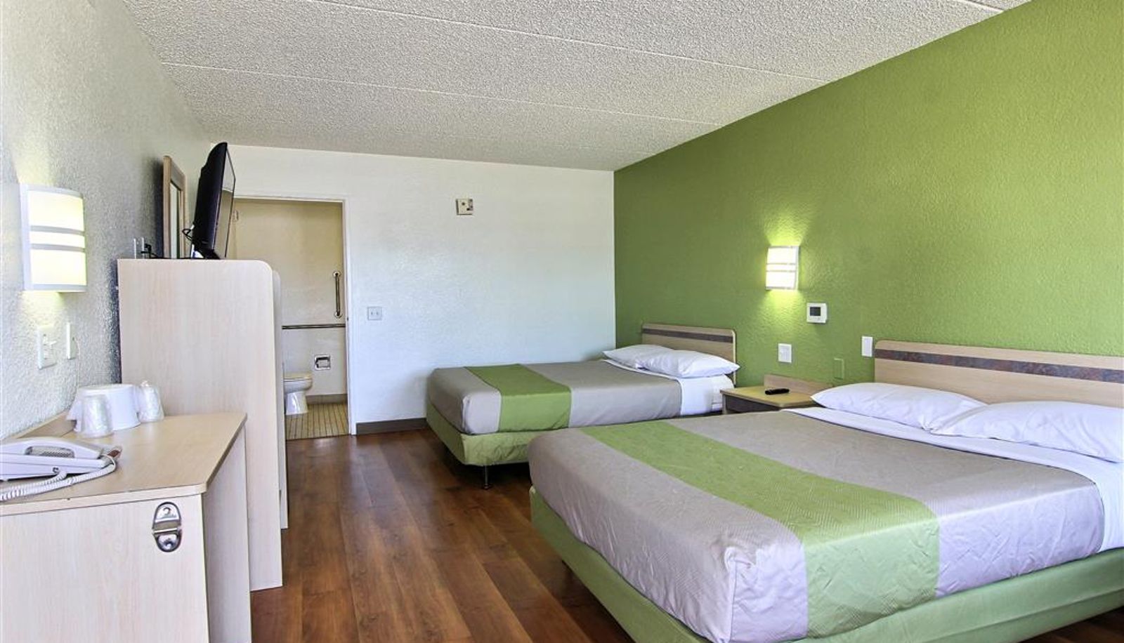 Quadruple room - Motel 6 Austin Central-S Univ of TX
