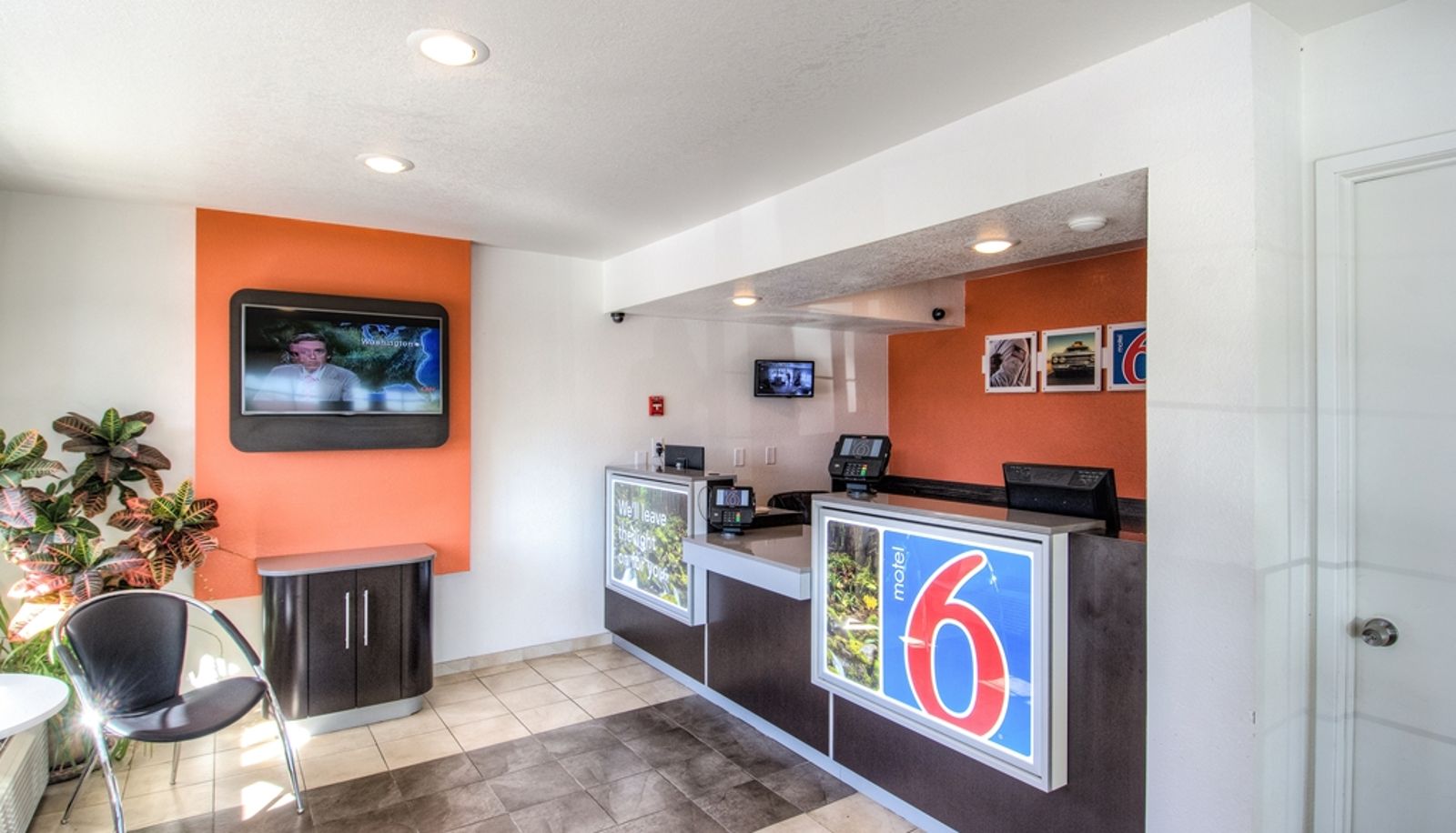 Hall - Motel 6 Redding South