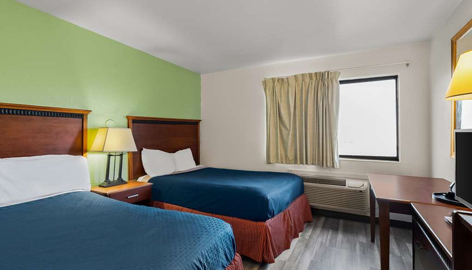 Quadruple room - Americas Best Value Inn Lincoln Airport