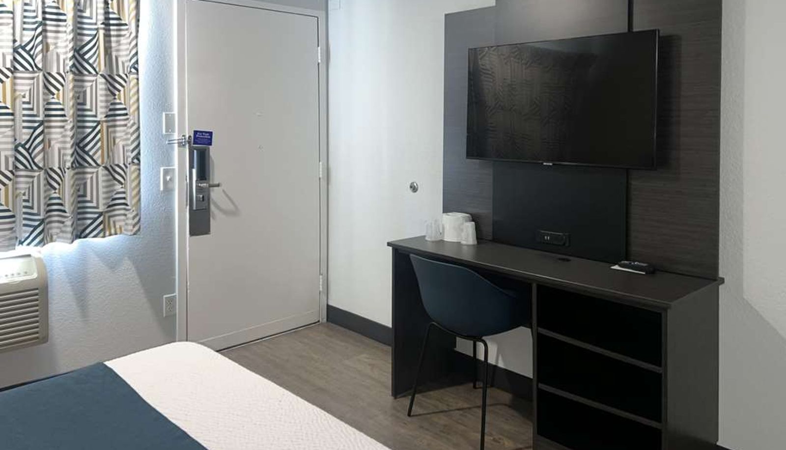 Zimmer - Motel 6 Tulare