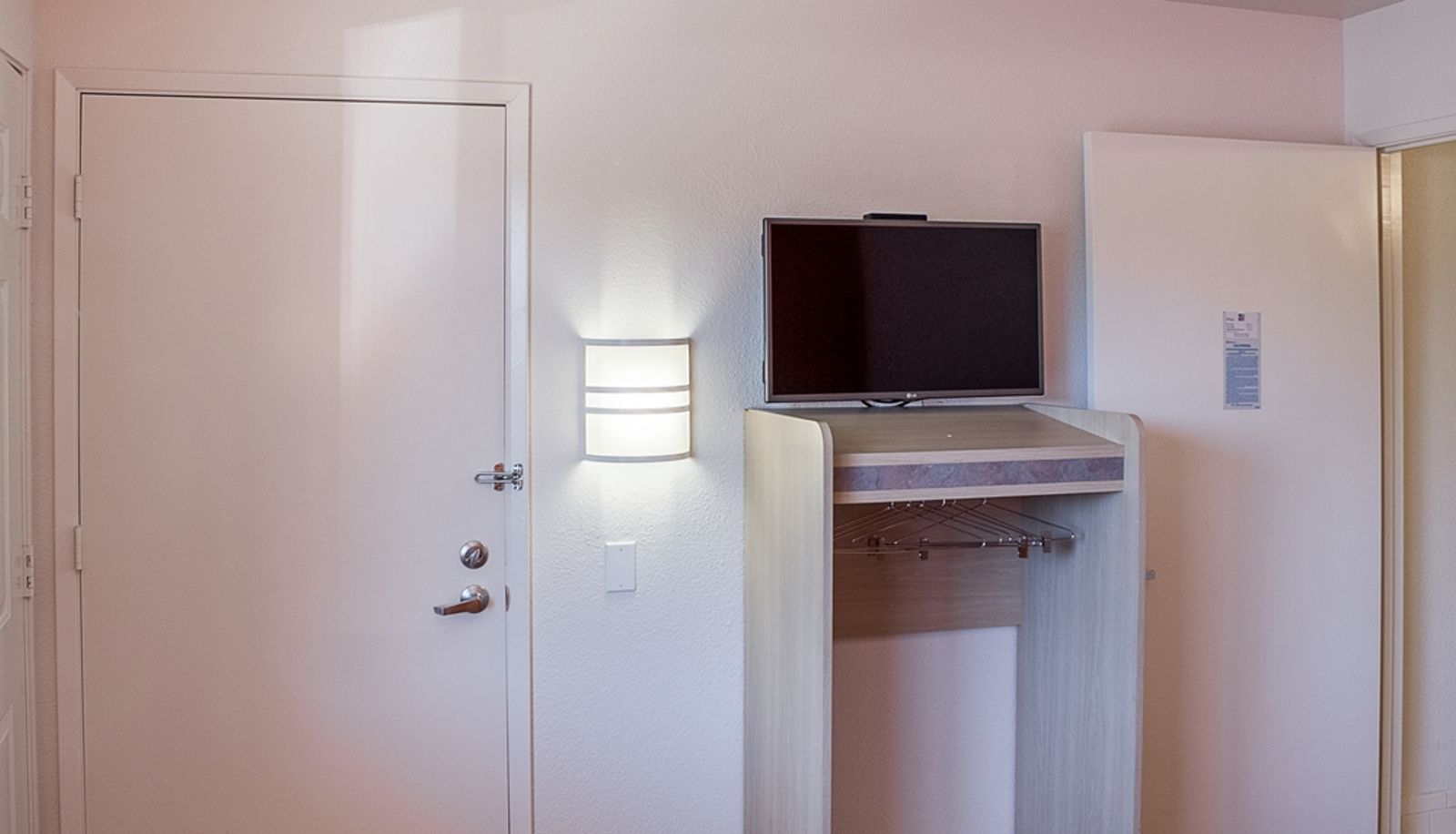 Info - Motel 6 Ukiah