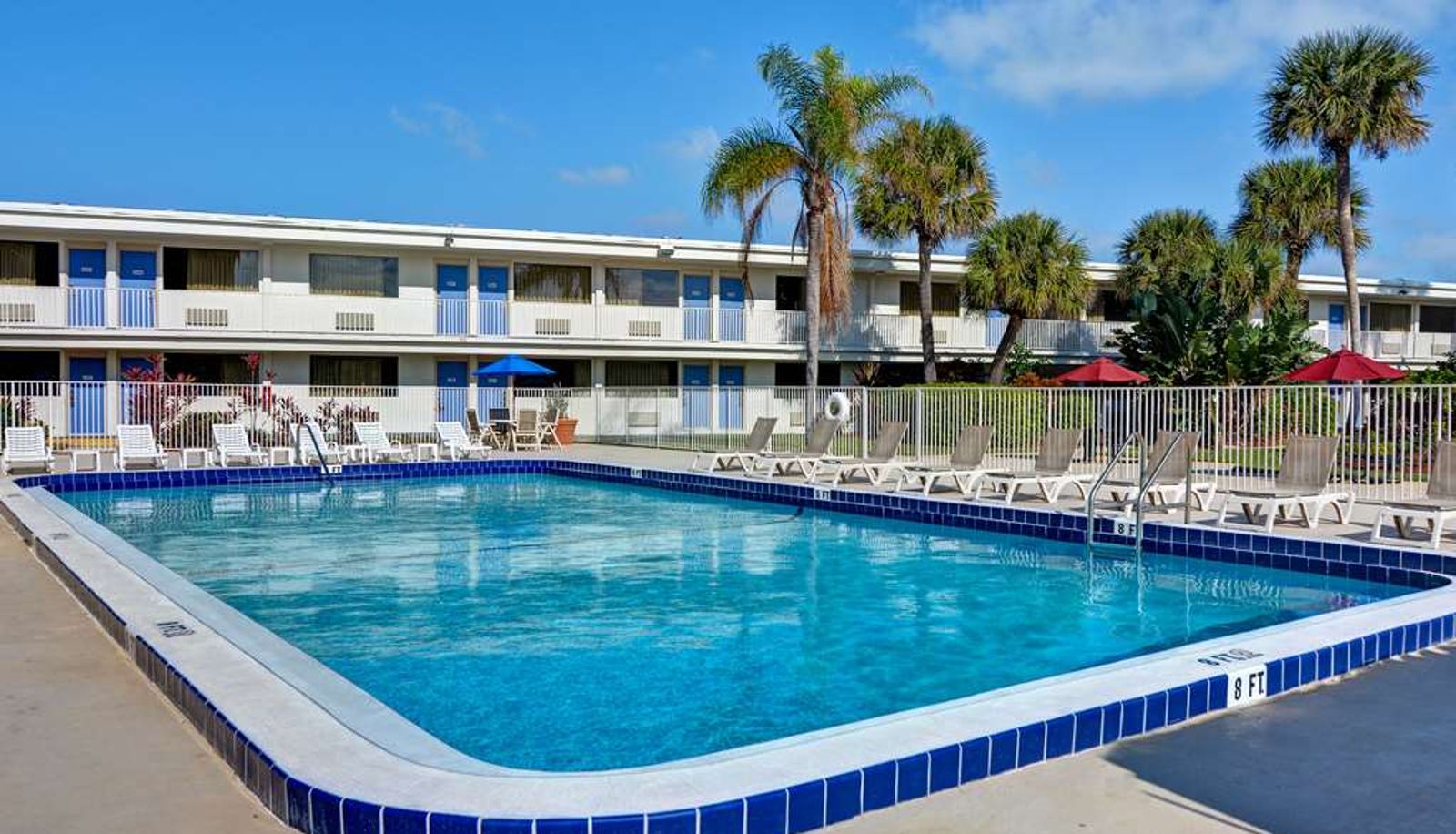 Basen - Motel 6 Cocoa Beach FL