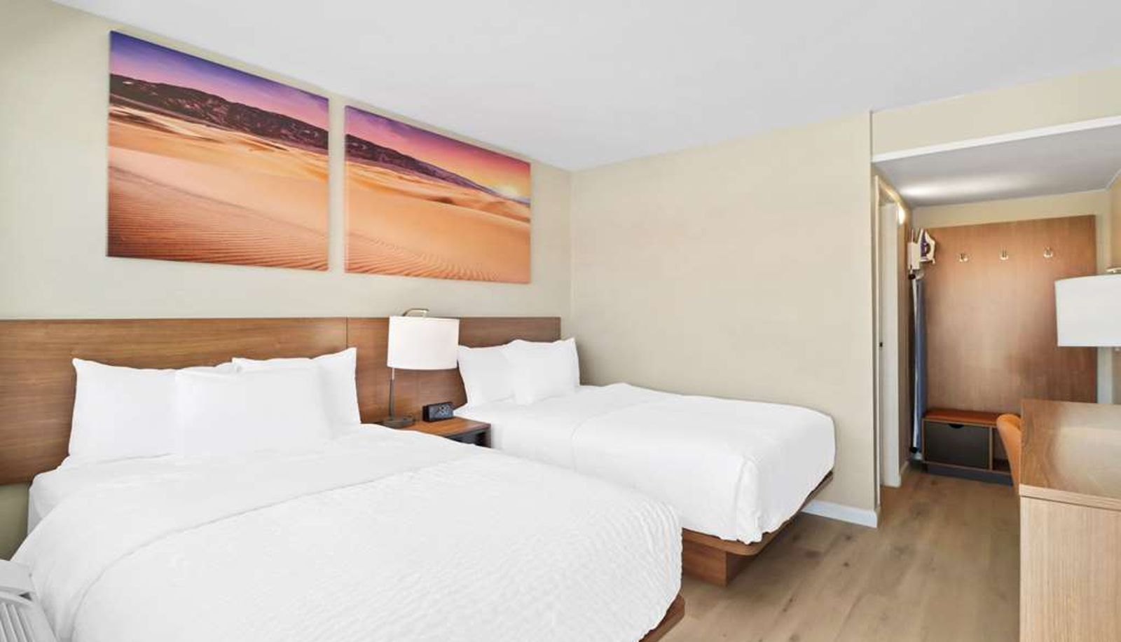 Room - Clarion Pointe Ridgecrest near China Lake Naval Station