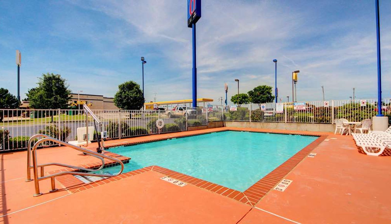 Pool - MOTEL 6 EL RENO
