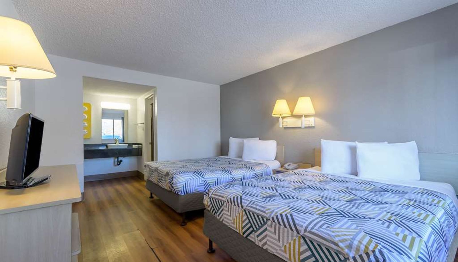 Zimmer - CA - East Bay Motel 6 Hayward
