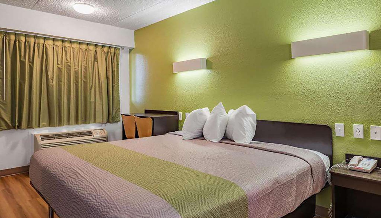 Room - Days Inn by Wyndham Cincinnati I-71