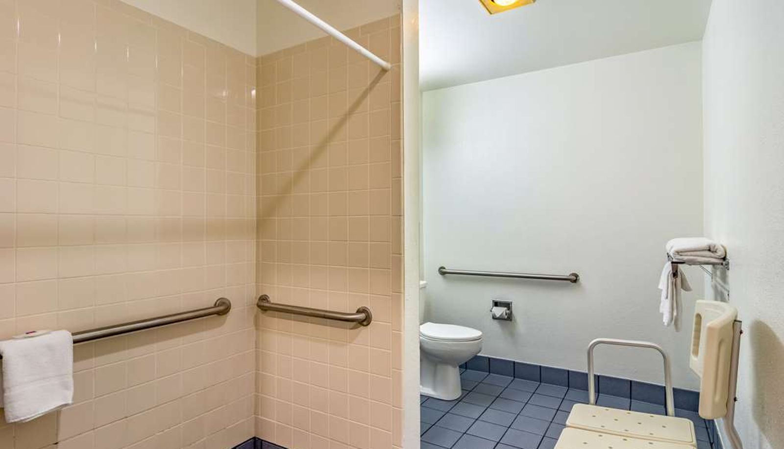 Room - MOTEL 6 CHATTANOOGA DOWNTOWN
