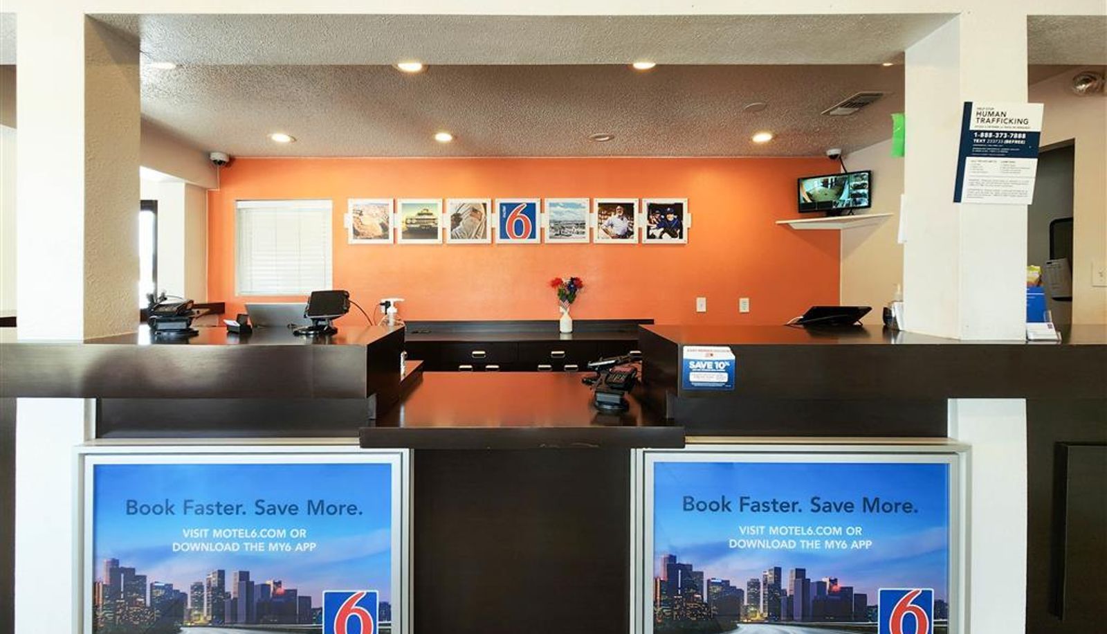 Lobby - Motel 6 Houston - Baytown East