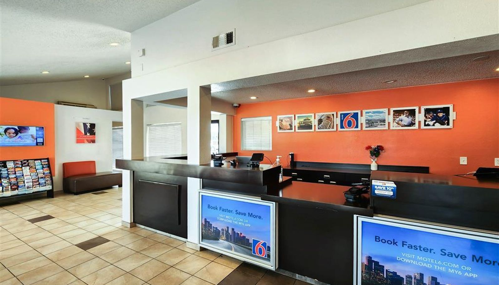 Lobby - Motel 6 Houston - Baytown East