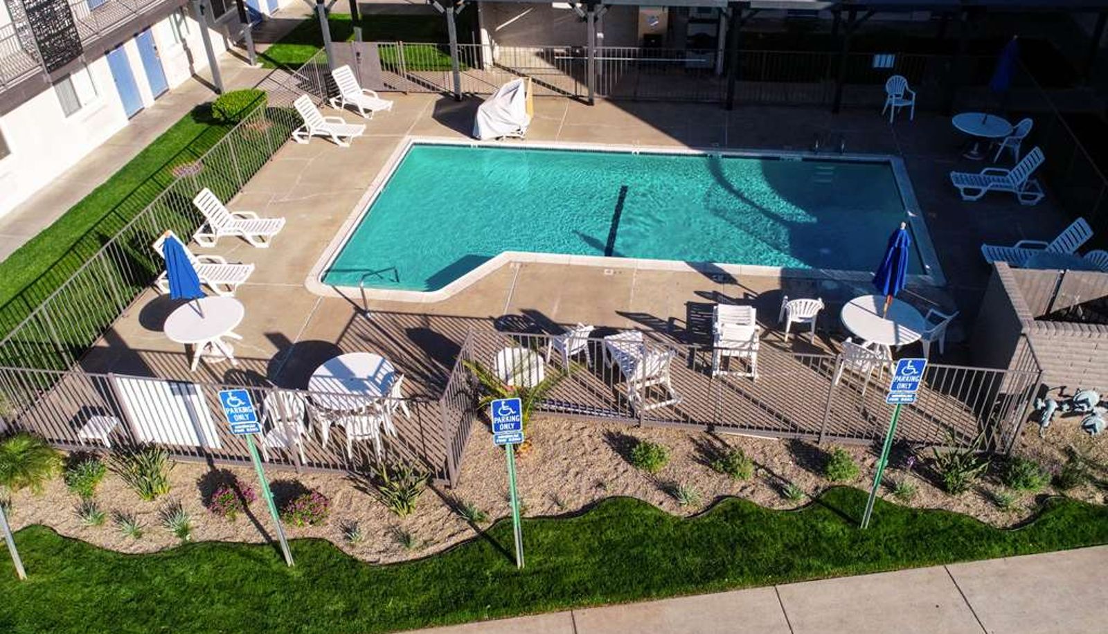 Pool - MOTEL 6 SACRAMENTO CENTRAL