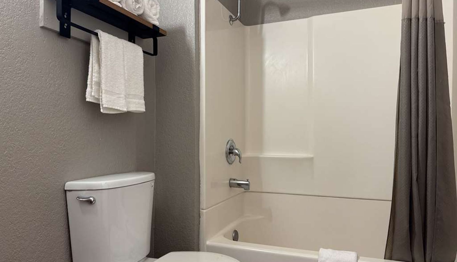 Zimmer - Motel 6 Simi Valley