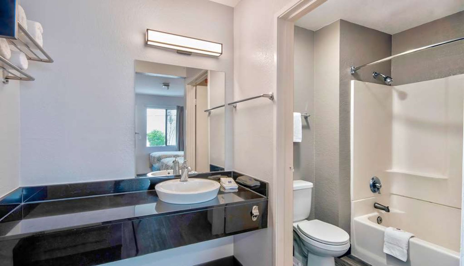 Zimmer - MOTEL 6 MONTEREY - MARINA