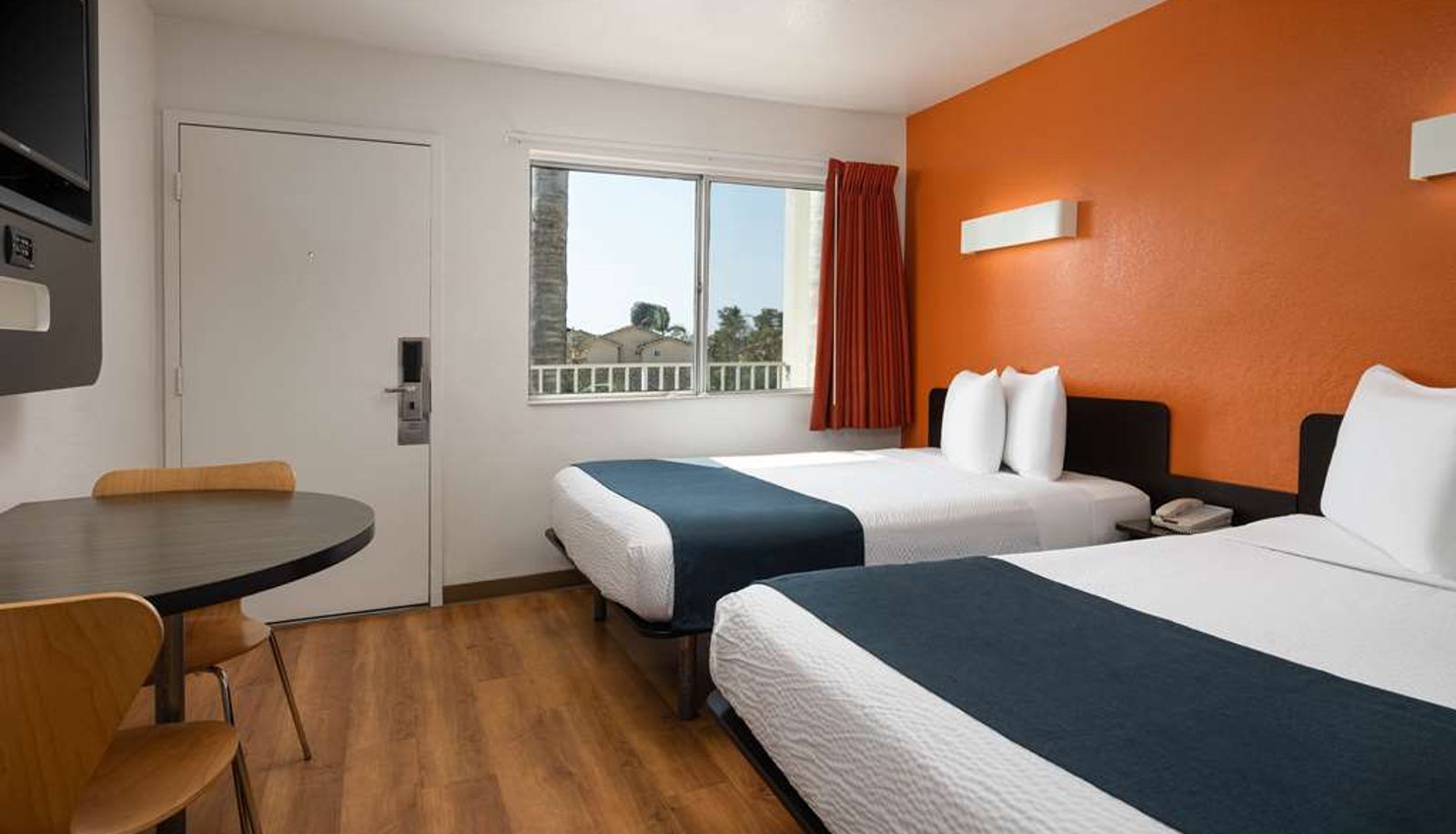 Room - MOTEL 6 SANTA BARBARA - CARPINTERIA