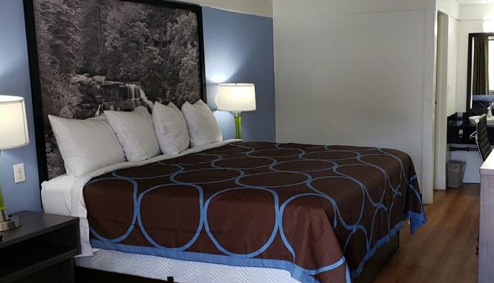 Room - Super 8 by Wyndham Asheville/Biltmore