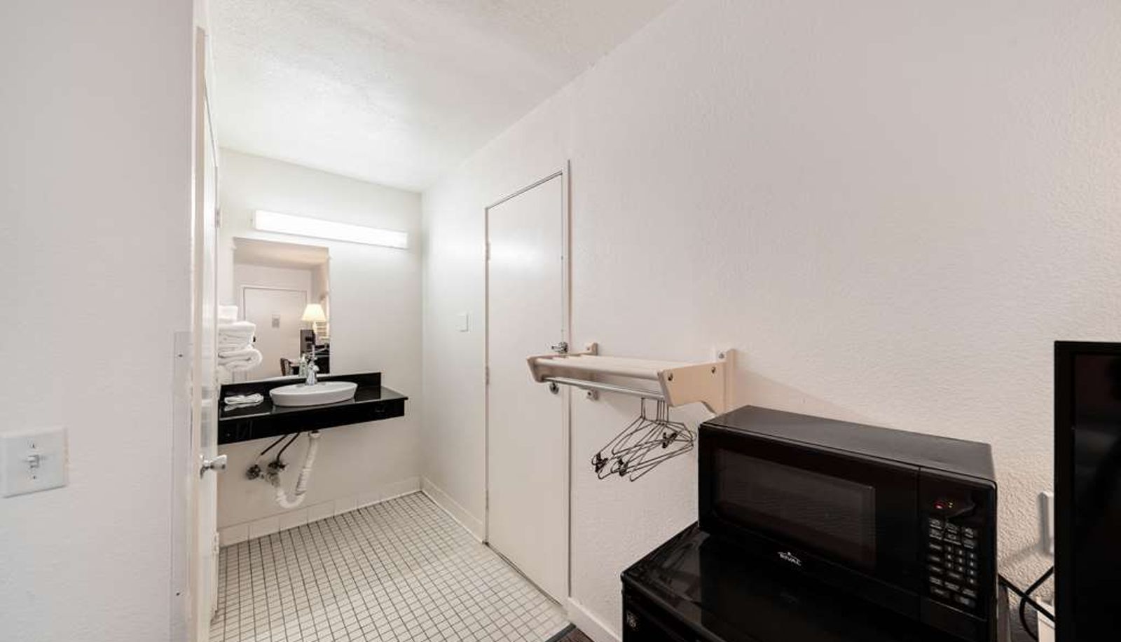 Room - MOTEL 6 GREENVILLE TX