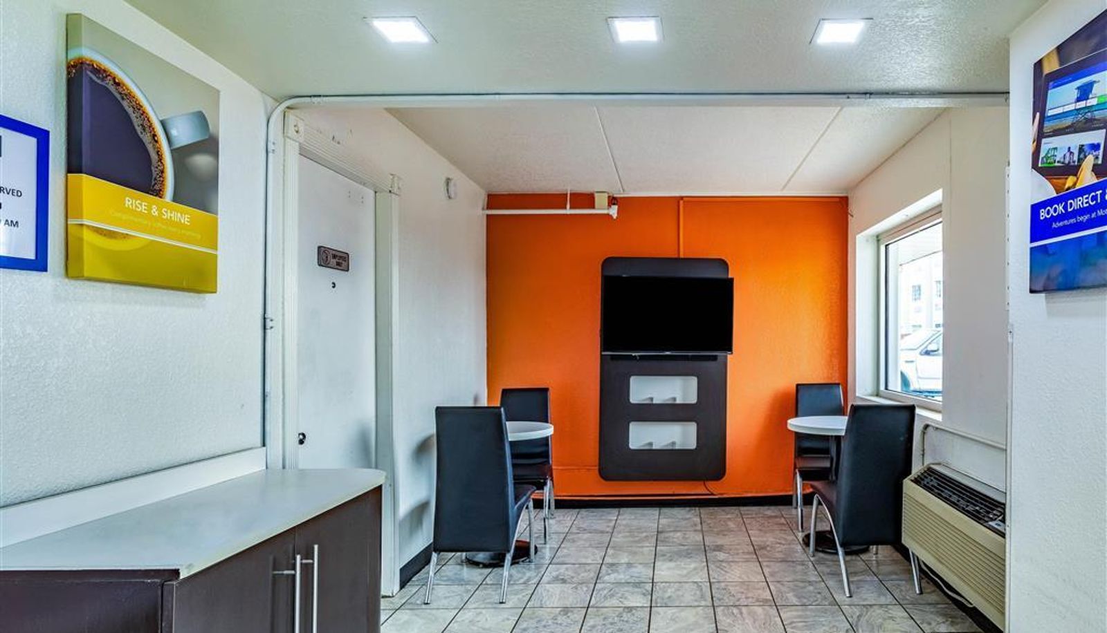 Hall - Motel 6 Joliet I-80