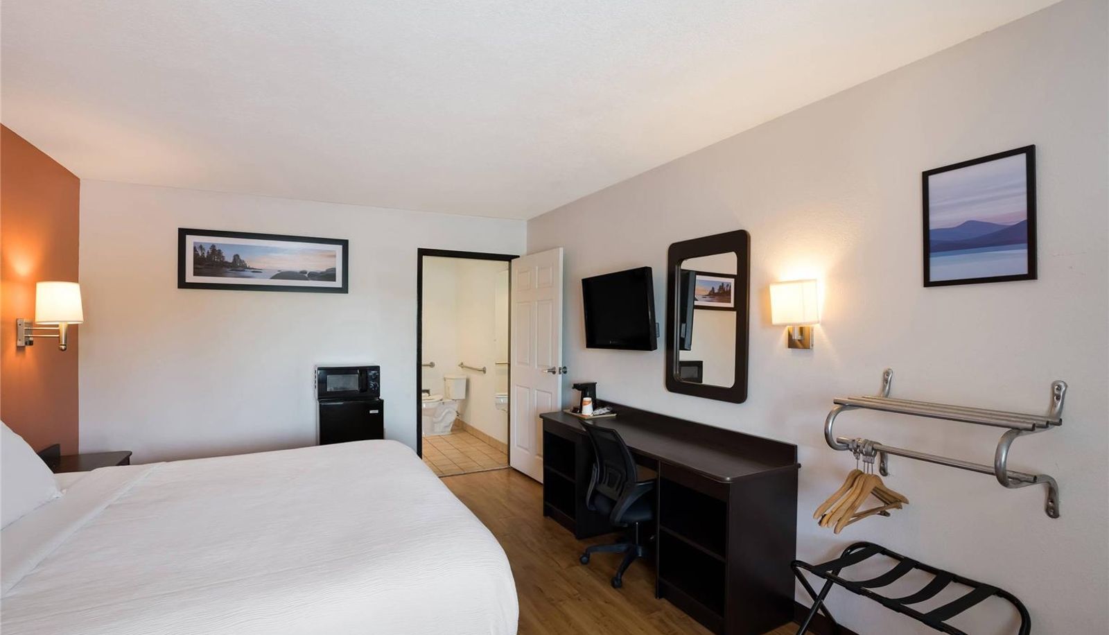 Room - Quality Inn & Suites Junction