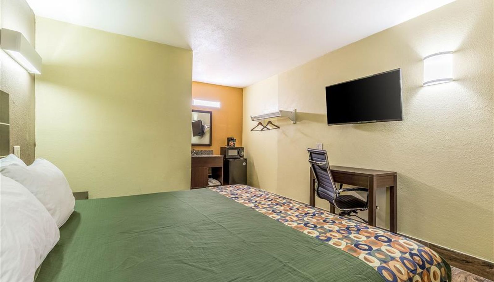 Room - Rodeway Inn Fairgrounds-Casino