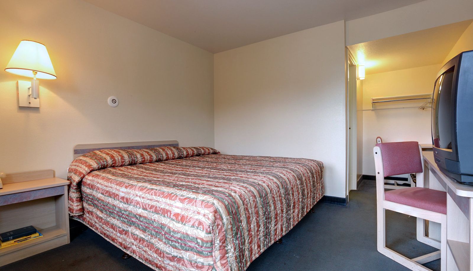 Room - Americas Best Value Inn Lake City