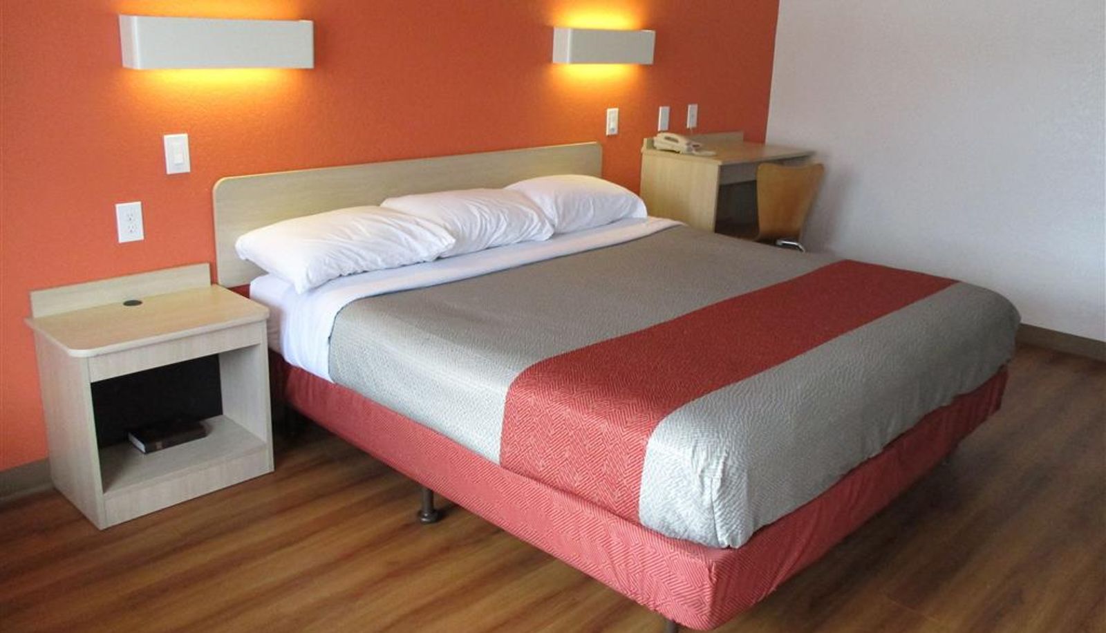 Room - Travelodge by Wyndham Lansing