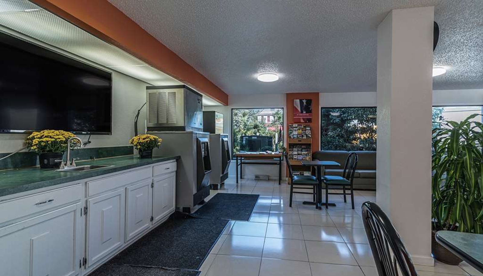 Hall - MOTEL 6 ALBANY AIRPORT