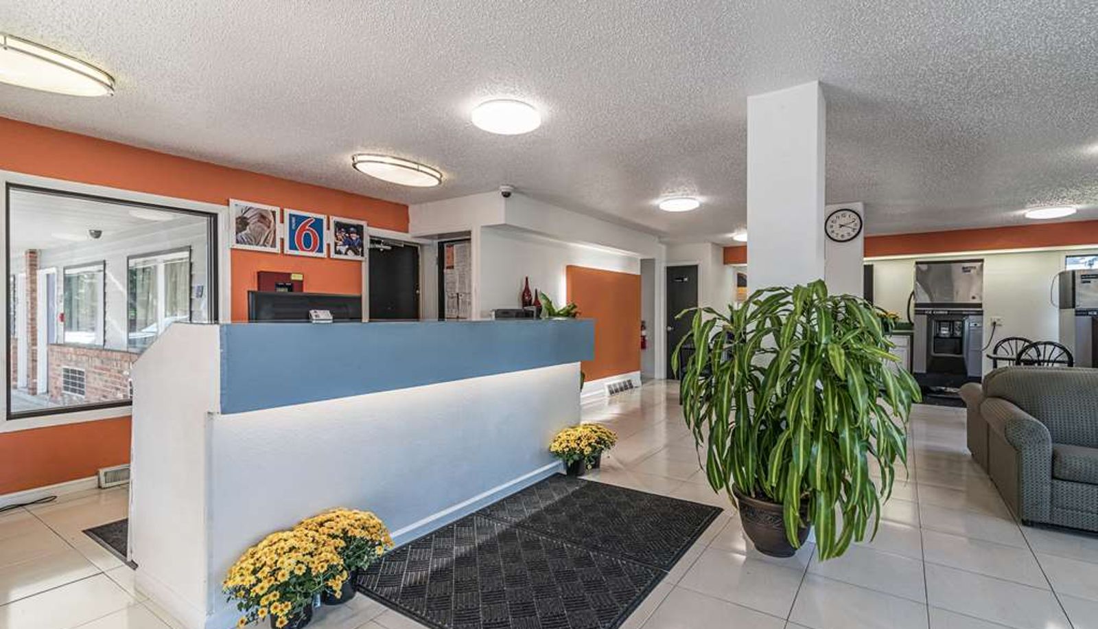 Hall - MOTEL 6 ALBANY AIRPORT