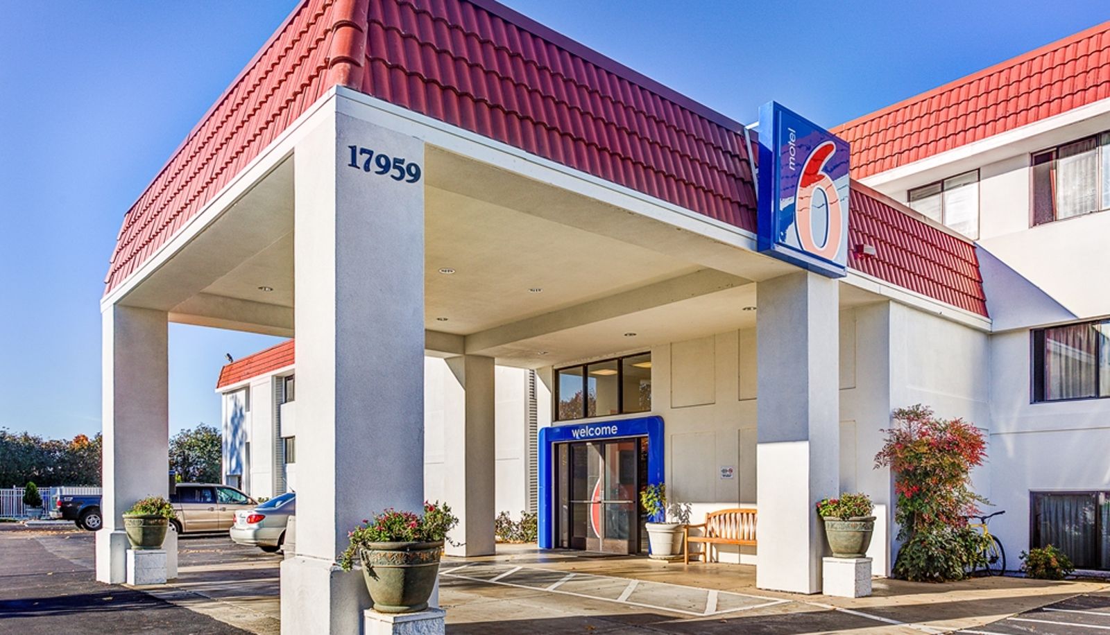 Exterior view - MOTEL 6 PORTLAND SOUTH-LAKE OSWEGO