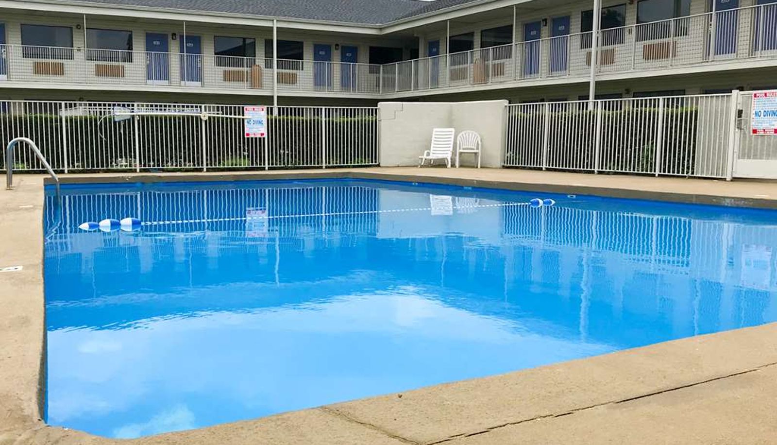 Pool - MOTEL 6 ANNISTON AL