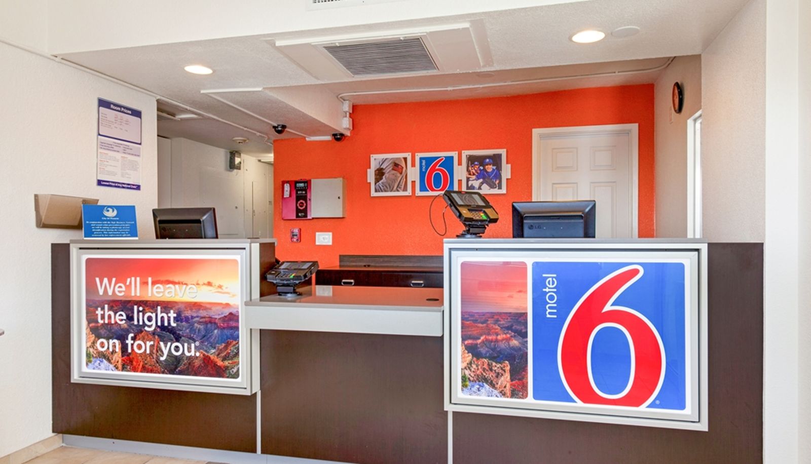 Hall - Motel 6 Phoenix North Bell Road