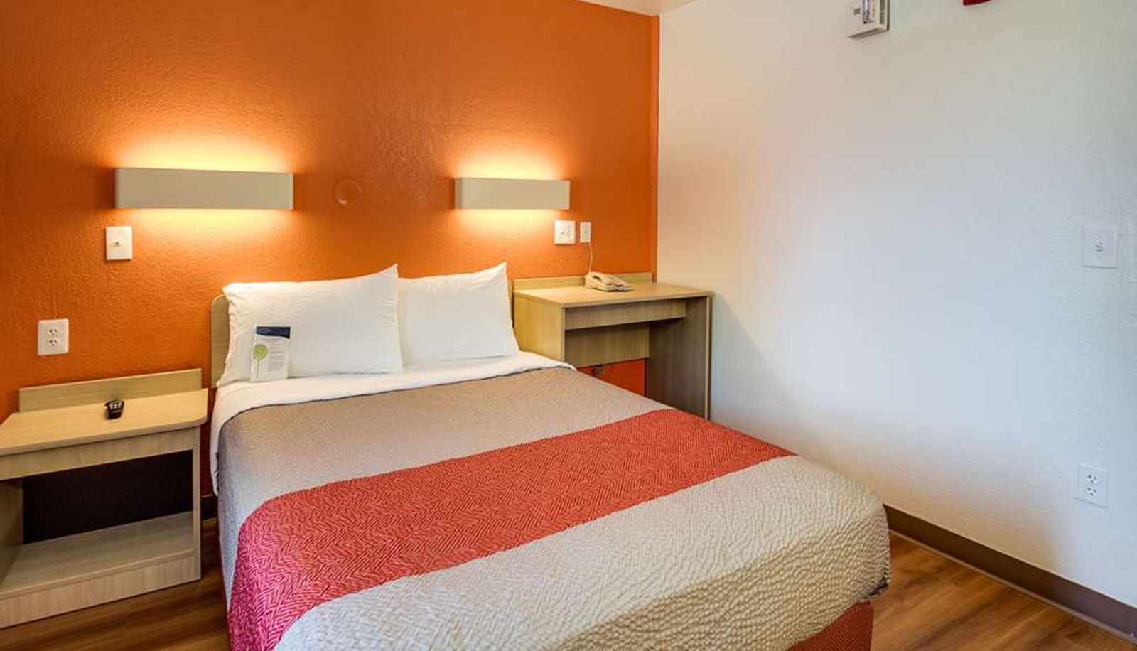 Room - MOTEL 6 KANSAS CITY LENEXA