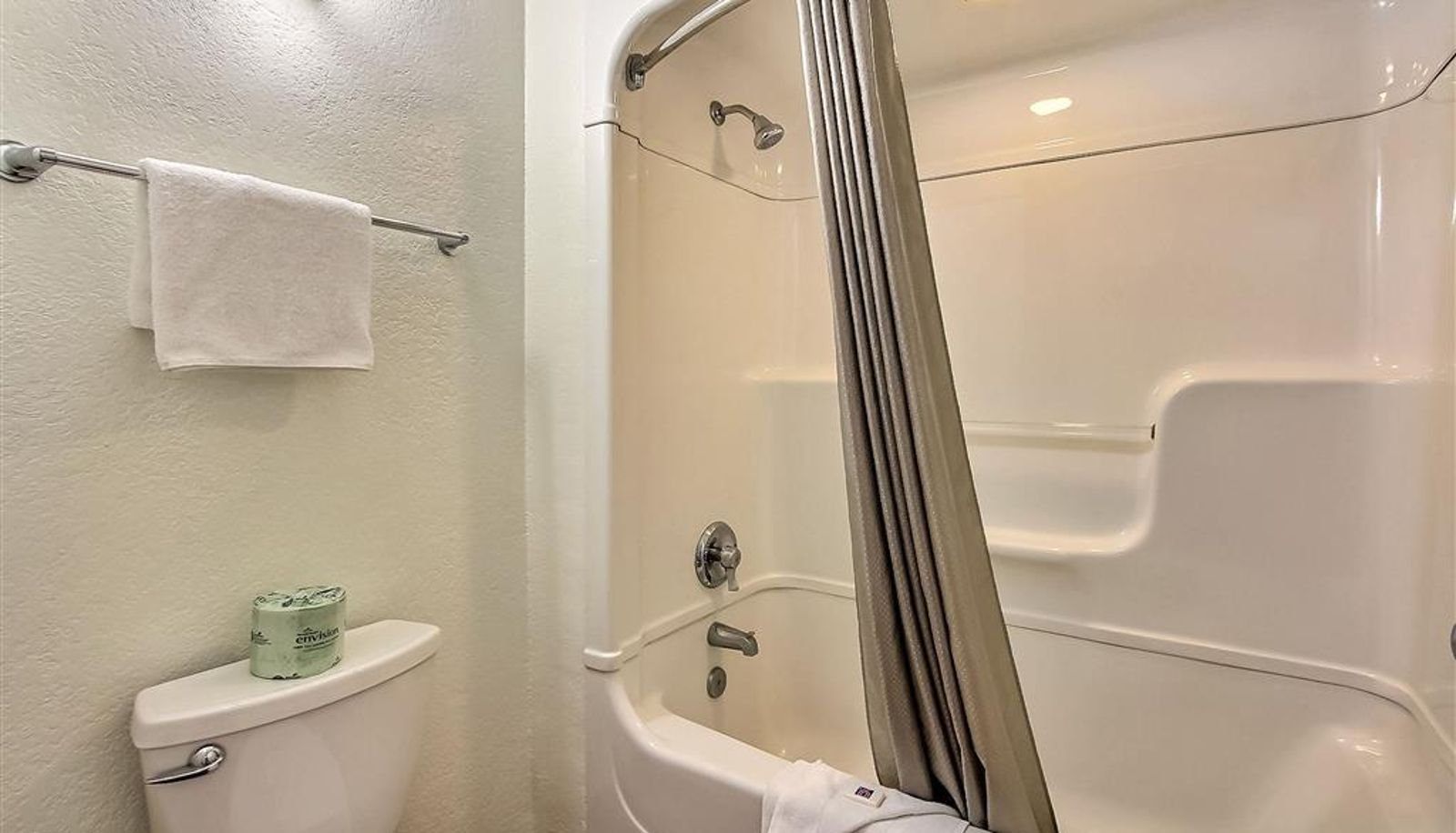 Superior room (double) - MOTEL 6 SAN JOSE AIRPORT