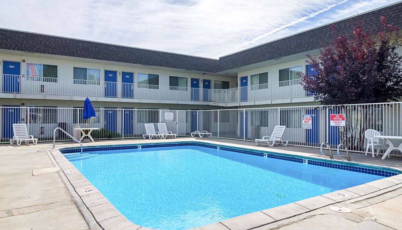 Pool - MOTEL 6 LARAMIE