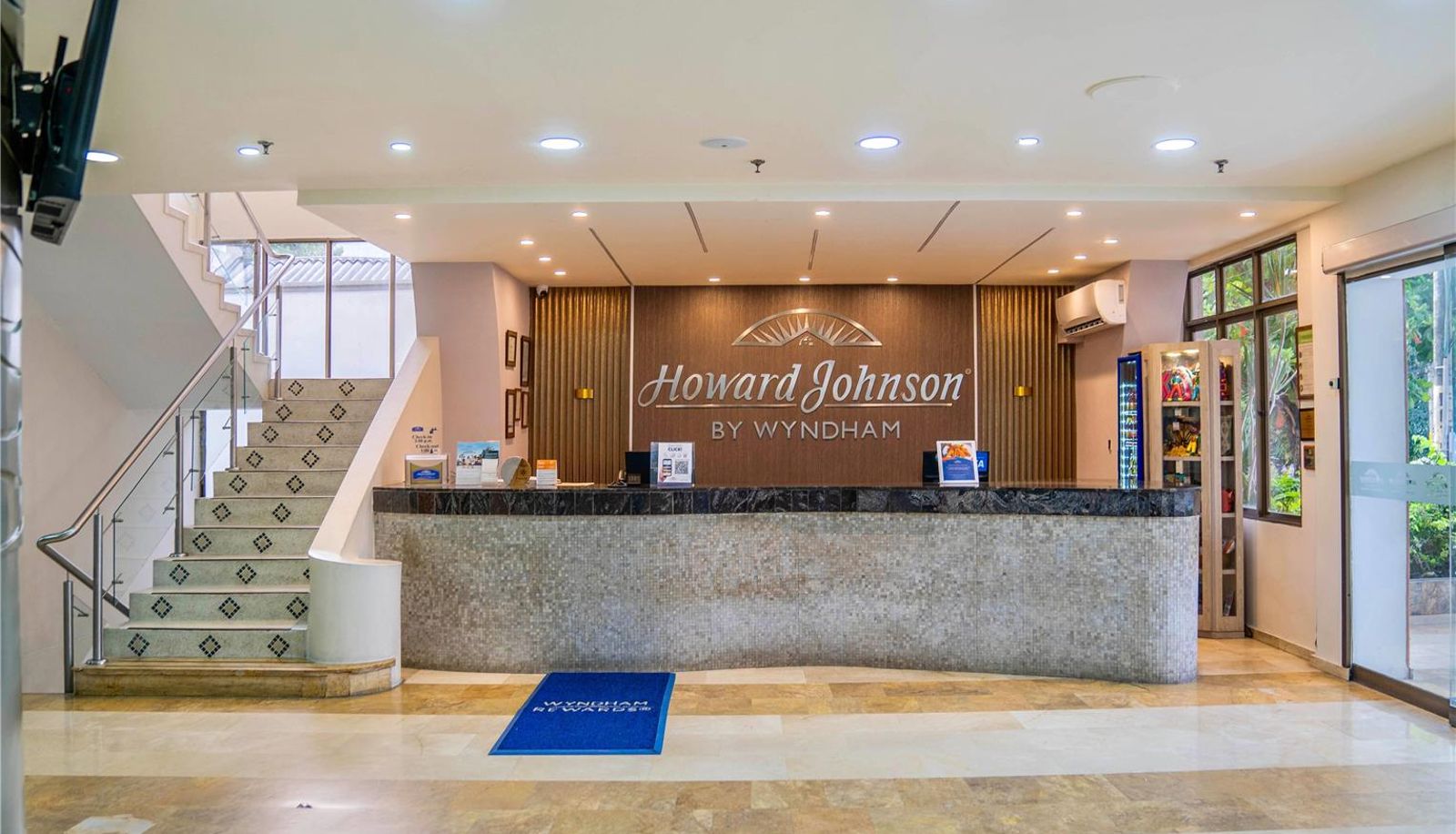 Sala - Howard Johnson by Wyndham Barranquilla Versalles