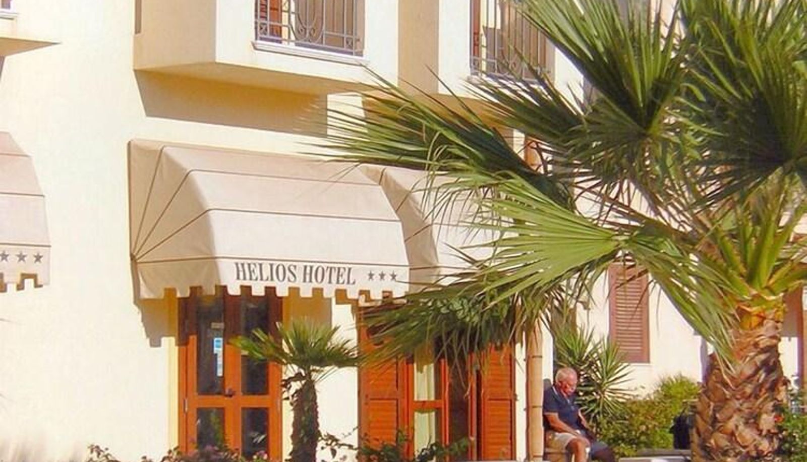 Zewnętrzna część hotelu - Helios Hotel