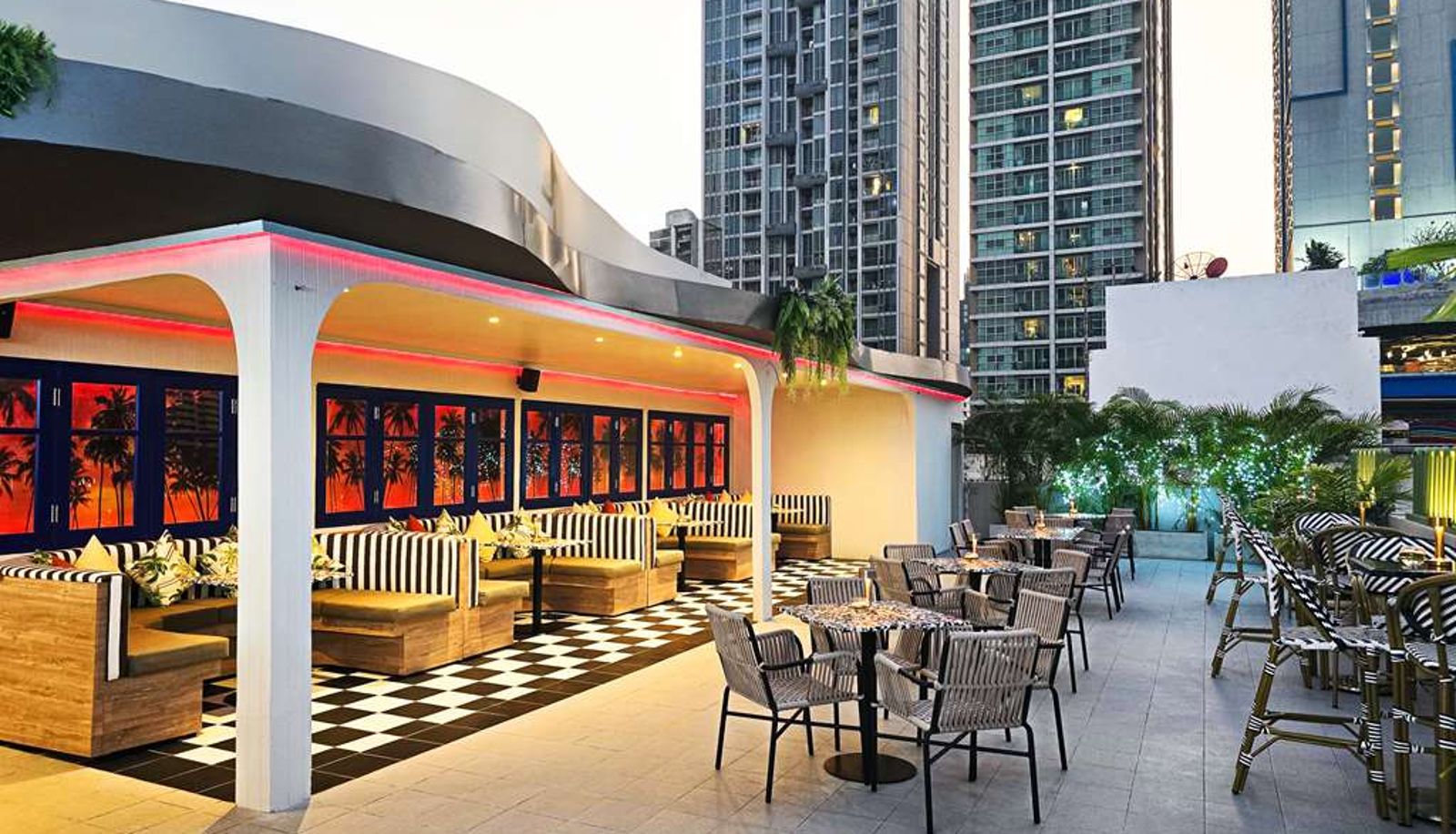 Bar - Radisson Suites Bangkok Sukhumvit