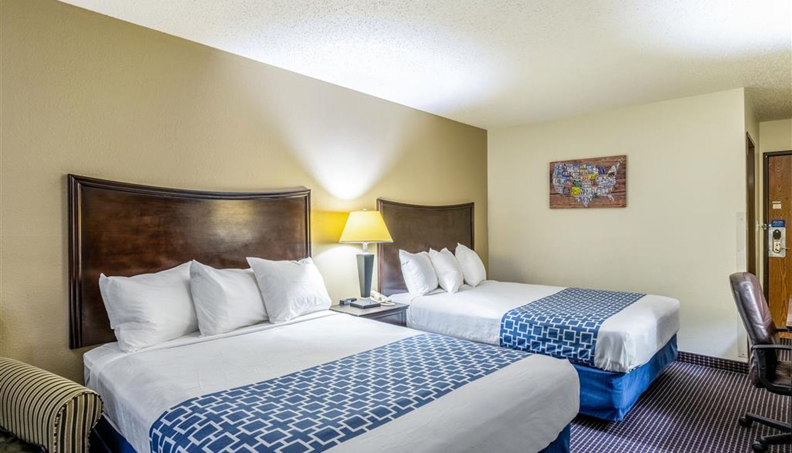 Room - Econo Lodge Inn & Suites Auburn